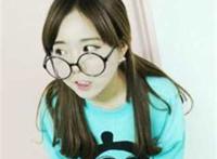 戴眼镜的可爱女生头像