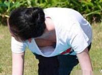 林志玲一弯腰浑圆美乳走光