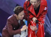 超女 王金金弯腰走光