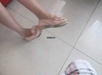 [肉丝] 我姐姐的肉丝美足,她刚刚逛完了超市回来