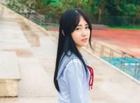 jk制服清纯美女操场写真图片手机壁纸