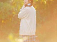 jk制服美女户外唯美写真手机壁纸图片