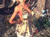 大尺度吊带短裙装的肥臀妹