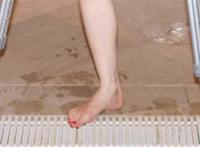 女生截肢下来的脚图片