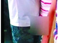 公车露鸟男猛顶 女淡定乘客手机搜证