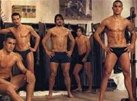 足球更衣室不慎露鸟