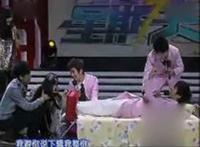 美女被挠脚心逼供白袜分享展示