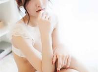 大眼美女尤微儿白嫩私房自拍