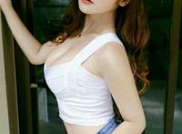 长发美女,诱人的眼神,性感的嘴唇,丰满的上围,完美的翘臀,让人口水流