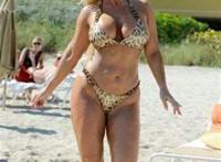 欧美大屁股粗腿美女图 