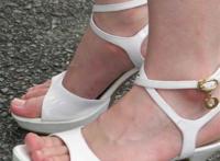 街拍玉足美腿高跟