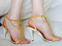 美女玉足图香甜可口