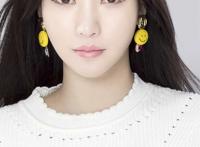 美女明星柳岩秋日写真高清手机壁纸