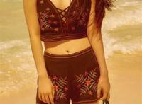 【崔雪莉新画报及花絮公开 阳光沙滩美女】