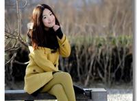 冬日公园的美女