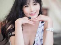 韩国美女车模 深v超短扮可爱 韩国美女车模 深v超短扮可爱