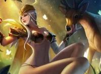 王者荣耀女英雄被掐胸,能看见美丽的裸背!