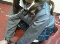 被男朋友拴了狗链子 趴着一动不动 被男朋友拴了狗链子 趴着一动不动