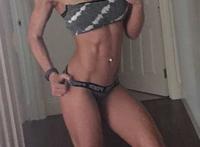 来自英国巴斯的健身教练劳拉(laura baker)