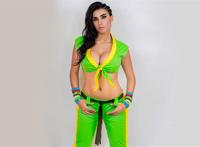 女汉子战力爆表 《街头霸王5》巴西美女劳拉cos图