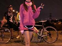 那个美女能穿着长筒高跟靴子踩我的脸,嘴 