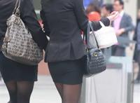 【街拍熟女美妇】--贵在真实的美女美腿高跟