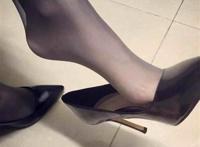 女人用丝袜脚摩擦男人j  大学生短丝系列