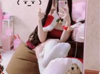 蔡萝莉圣诞装扮,白色长筒袜性感与可爱混搭,足控福利来了!