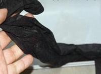 女子起床后来发现内衣上有不明液体 , 差点吐了  女子起床后来发现内衣上有不明液体 , 差点吐了