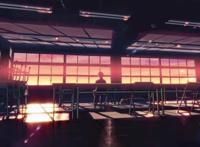 一个人在人去楼空的教室里发呆图片