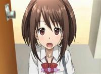 佑一の部屋に忘れ物を届けに行って,二人きりになってしまう安奈.