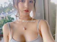  「过期米线线喵」各种不同撩人的姿势及诱人服装