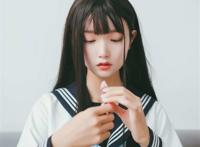 清新靓丽小姐姐cos明日酱水手服 黑丝长腿尽显绝对领域!