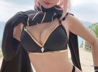 中国的coser千夜未来肉包饱满玲珑有致