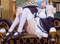 绝对的阿宅治愈系 萌系coser千夜未来泳装出镜 