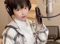 大主播王奕萌肚子上的游泳圈藏都藏不住 大主播王奕萌肚子上的游泳圈藏都藏不住