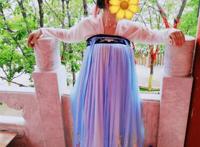 齐胸襦裙弹出来，胸有点大，总是鼓鼓囊囊的