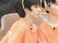 真人攻受漫画之刘耀文在马嘉祺里塞东西