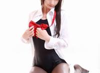 11区樱花妹《くるみ》新COS美腿照 湿丝袜质感令宅宅欲罢不能