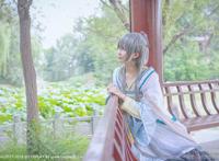 Cosplay福利/白丝萝莉Coser碳酸熊卡洛天依古风Cosplay图片