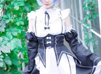 Cosplay福利/半次元Coser碳酸熊卡神还原蕾姆女仆装白丝Cos图片