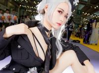 Cosplay福利/性感美女 黑塔利亚基尔伯特·贝什米特cosplay福利图片 两腿之间