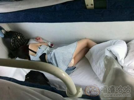 美女火车睡觉曝光图片(点击浏览下一张趣图)