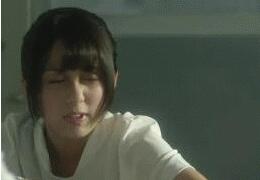 美女扮鬼脸动态图