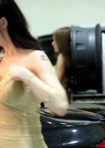 性感乳车模动态图