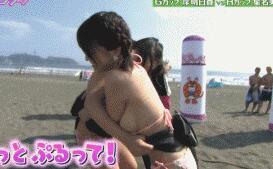 美女美女挤奶