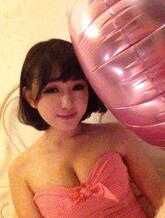一个妹子吻镜头的gif