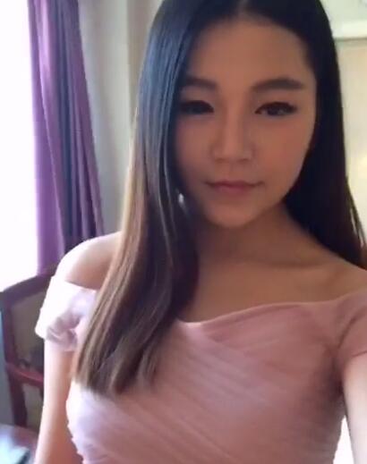 丰满胸部十分诱惑