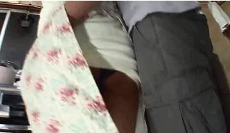 女乘客被袭胸10分钟 女子公交车上被袭胸