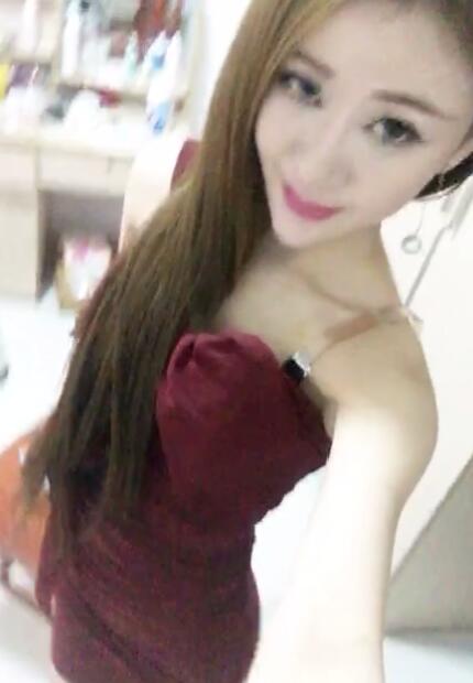 笑容甜美的美女